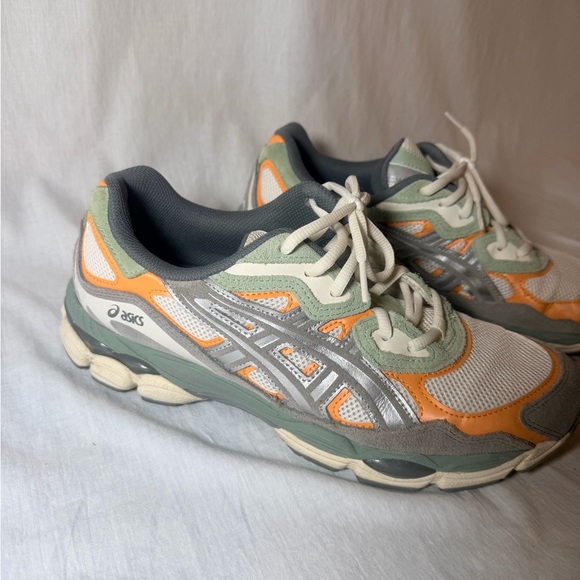 EUC Men’s Asics Athletic Shoes - Picture 4 of 11